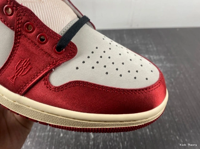 Kicked Out Shoe Store OG Room Trophy Air FN0432-100 Away Jordan 1 x Low 0713